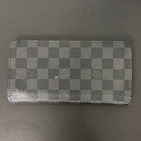 💯% Authentic Louis Vuitton Damier Gray & Black Wallet.